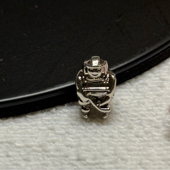 Camilia Silver Hockey Player Charm - Picture 1 of 5
